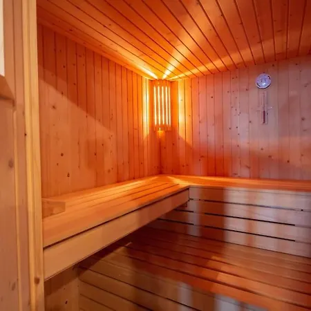 Villa Luxueuse, 2 Piscines, Et Salle De Sport, 5 Chambres, 4 Salles De Bain *