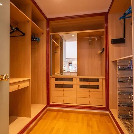 Villa Luxueuse, 2 Piscines, Et Salle De Sport, 5 Chambres, 4 Salles De Bain *