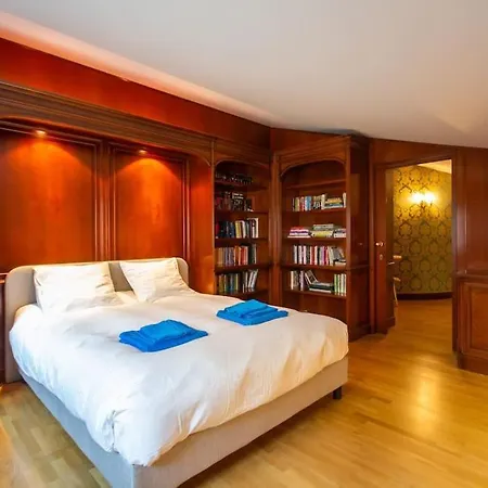 Luxueuse, 2 Piscines, Et Salle De Sport, 5 Chambres, 4 Salles De Bain *