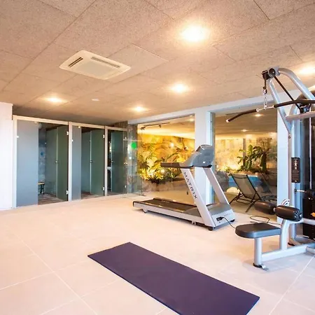 Luxueuse, 2 Piscines, Et Salle De Sport, 5 Chambres, 4 Salles De Bain