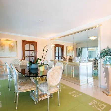 Luxueuse, 2 Piscines, Et Salle De Sport, 5 Chambres, 4 Salles De Bain