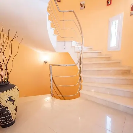 Villa Luxueuse, 2 Piscines, Et Salle De Sport, 5 Chambres, 4 Salles De Bain Palau Saverdera