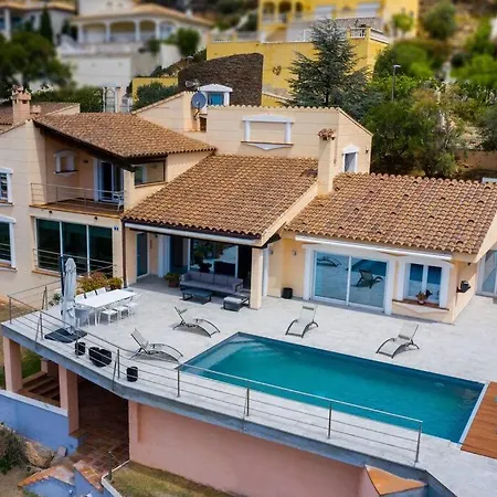 Luxueuse, 2 Piscines, Et Salle De Sport, 5 Chambres, 4 Salles De Bain *